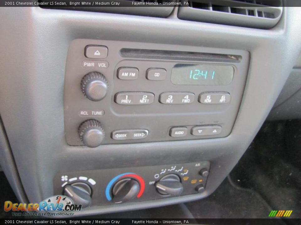 2001 Chevrolet Cavalier LS Sedan Bright White / Medium Gray Photo #15