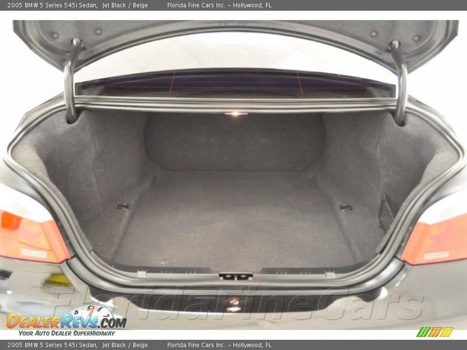 2005 BMW 5 Series 545i Sedan Jet Black / Beige Photo #10