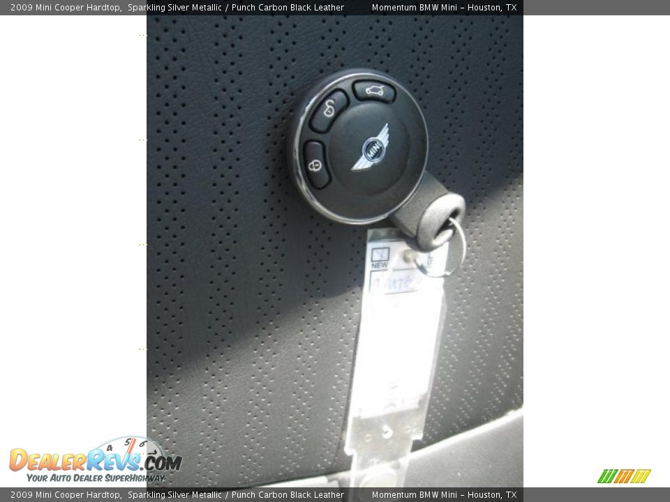 2009 Mini Cooper Hardtop Sparkling Silver Metallic / Punch Carbon Black Leather Photo #20