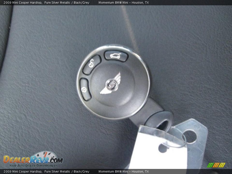 2009 Mini Cooper Hardtop Pure Silver Metallic / Black/Grey Photo #20