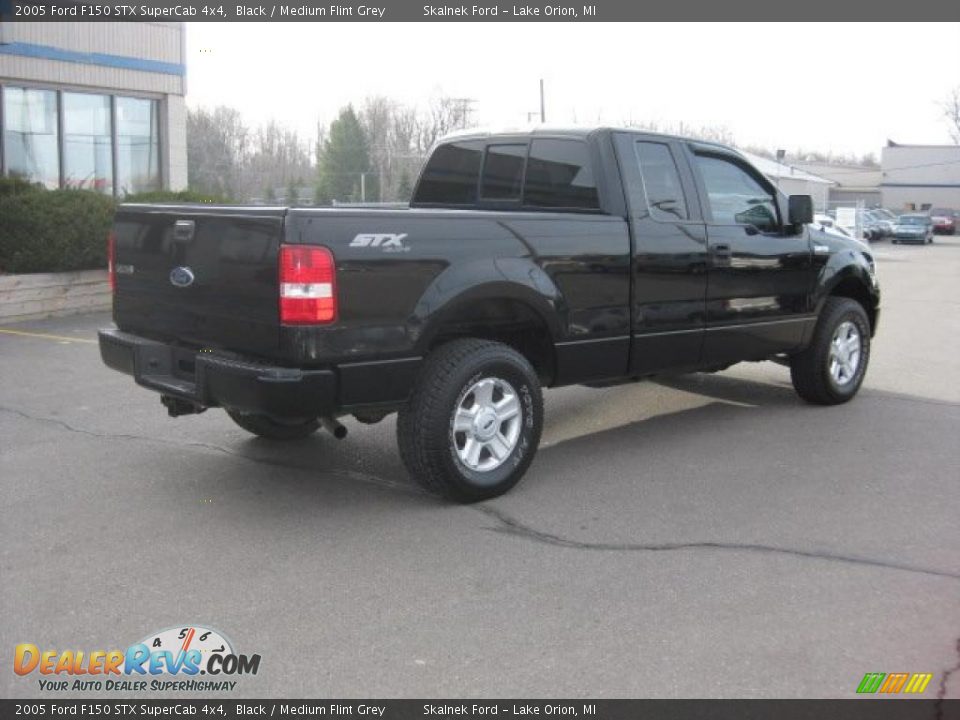 2005 Ford F150 STX SuperCab 4x4 Black / Medium Flint Grey Photo #3