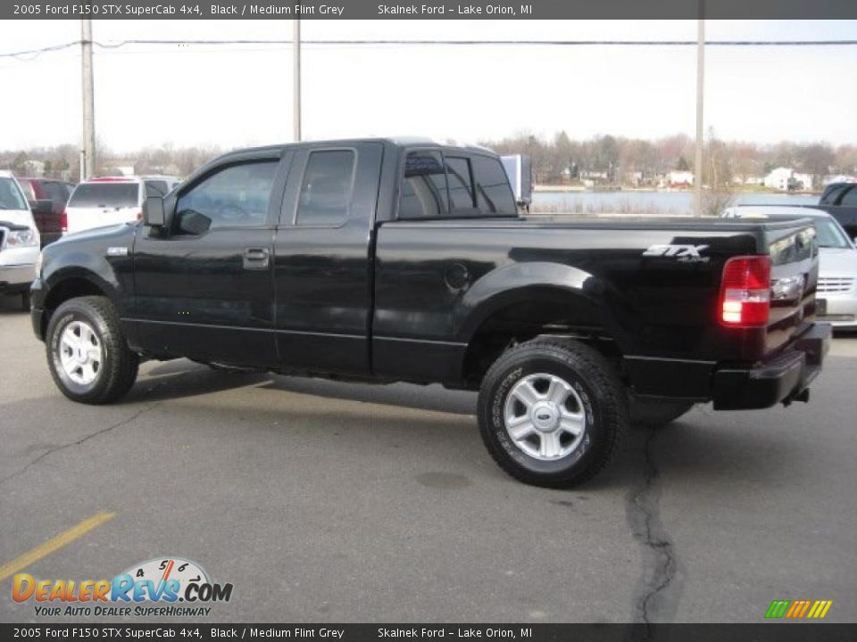 2005 Ford F150 STX SuperCab 4x4 Black / Medium Flint Grey Photo #6
