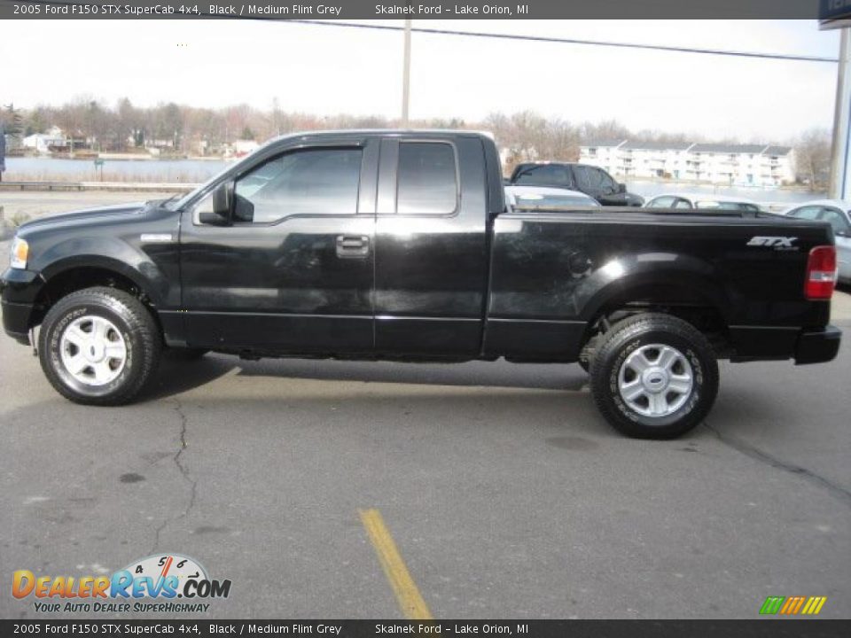 2005 Ford F150 STX SuperCab 4x4 Black / Medium Flint Grey Photo #7