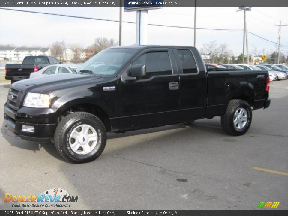 2005 Ford F150 STX SuperCab 4x4 Black / Medium Flint Grey Photo #8
