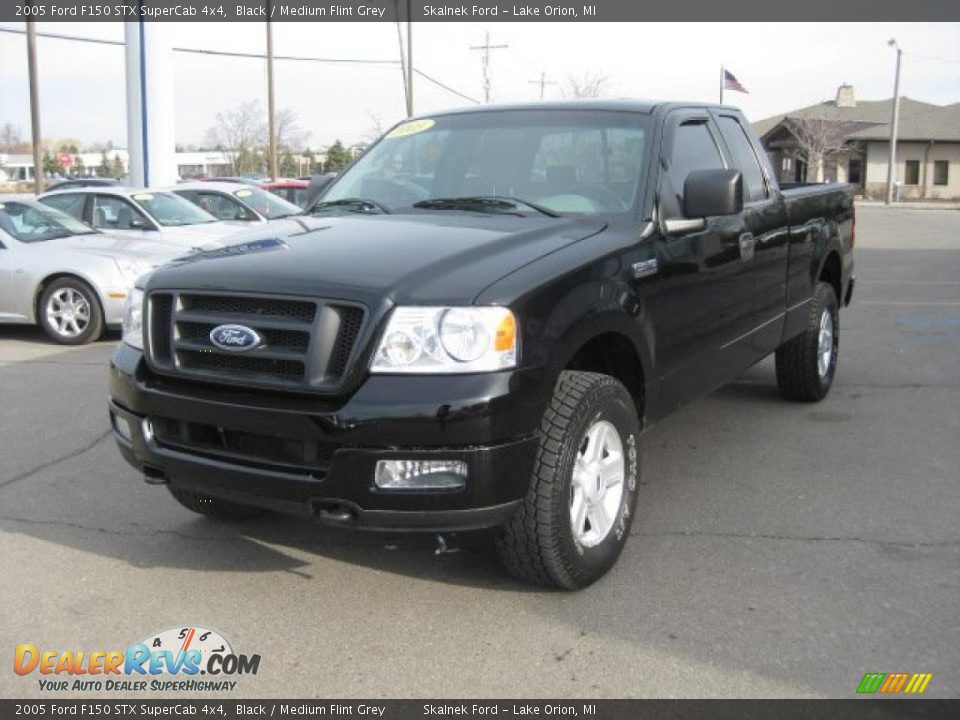 2005 Ford F150 STX SuperCab 4x4 Black / Medium Flint Grey Photo #9