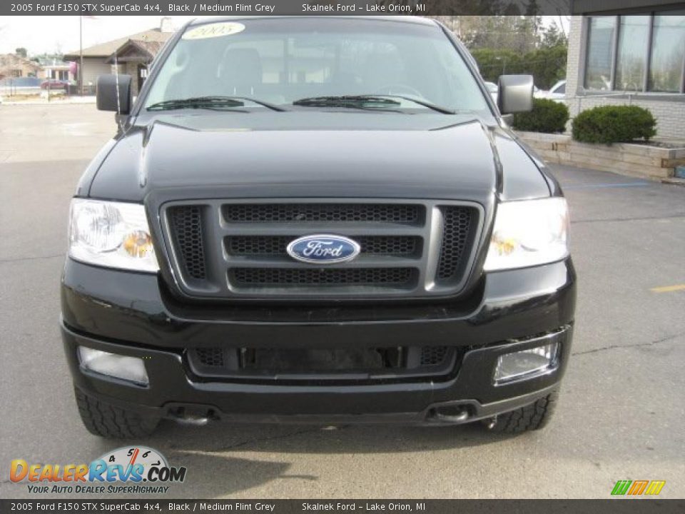 2005 Ford F150 STX SuperCab 4x4 Black / Medium Flint Grey Photo #10
