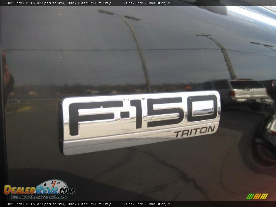 2005 Ford F150 STX SuperCab 4x4 Black / Medium Flint Grey Photo #15