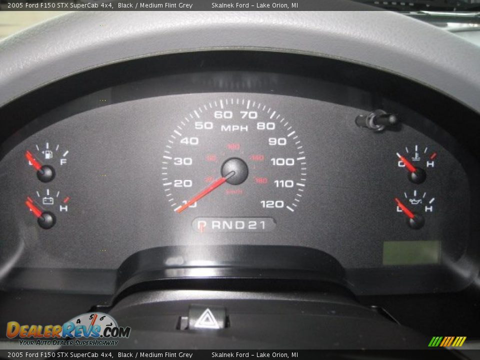 2005 Ford F150 STX SuperCab 4x4 Black / Medium Flint Grey Photo #27