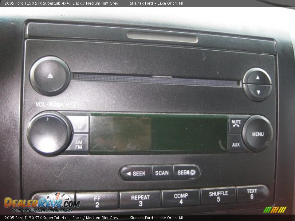 2005 Ford F150 STX SuperCab 4x4 Black / Medium Flint Grey Photo #29