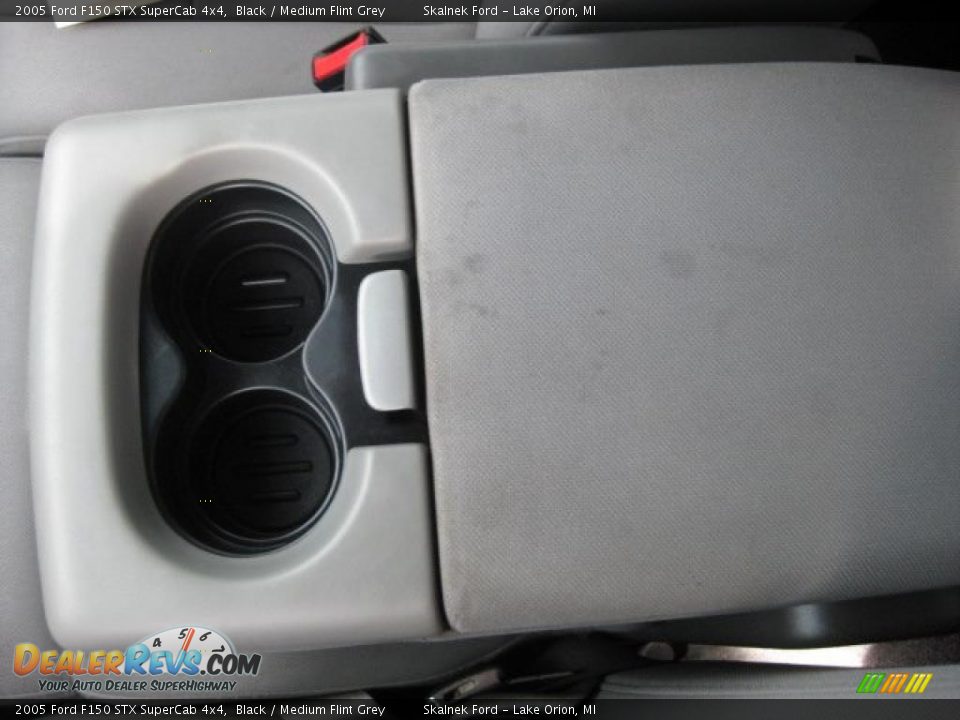 2005 Ford F150 STX SuperCab 4x4 Black / Medium Flint Grey Photo #32