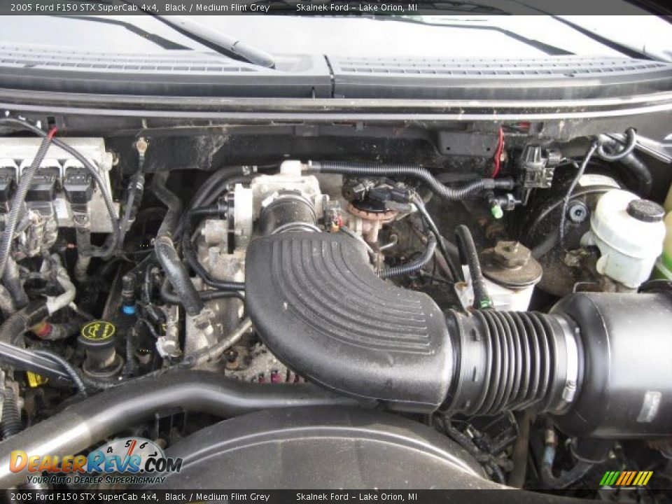 2005 Ford F150 STX SuperCab 4x4 Black / Medium Flint Grey Photo #33