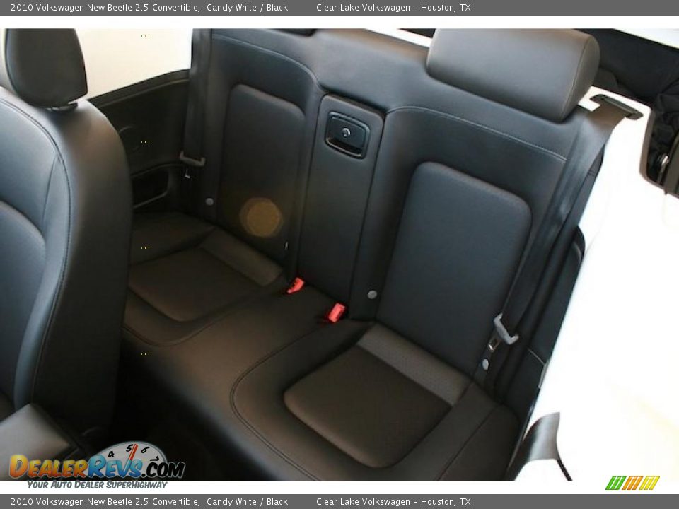 2010 Volkswagen New Beetle 2.5 Convertible Candy White / Black Photo #20