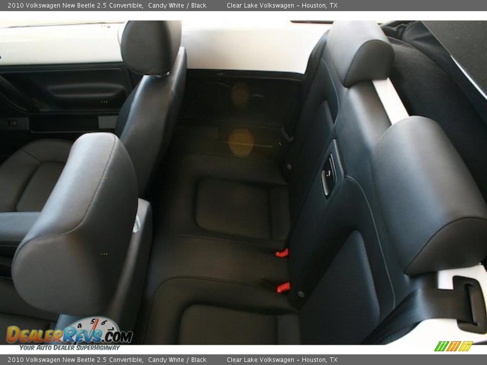 2010 Volkswagen New Beetle 2.5 Convertible Candy White / Black Photo #21