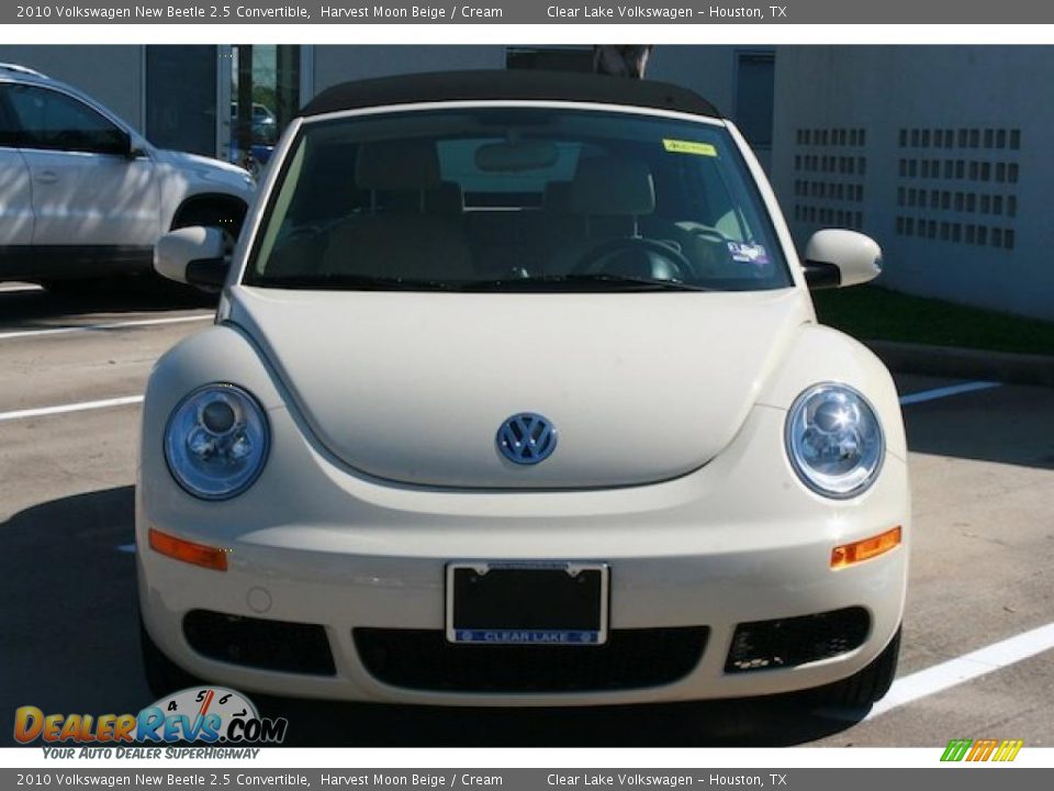 2010 Volkswagen New Beetle 2.5 Convertible Harvest Moon Beige / Cream Photo #2