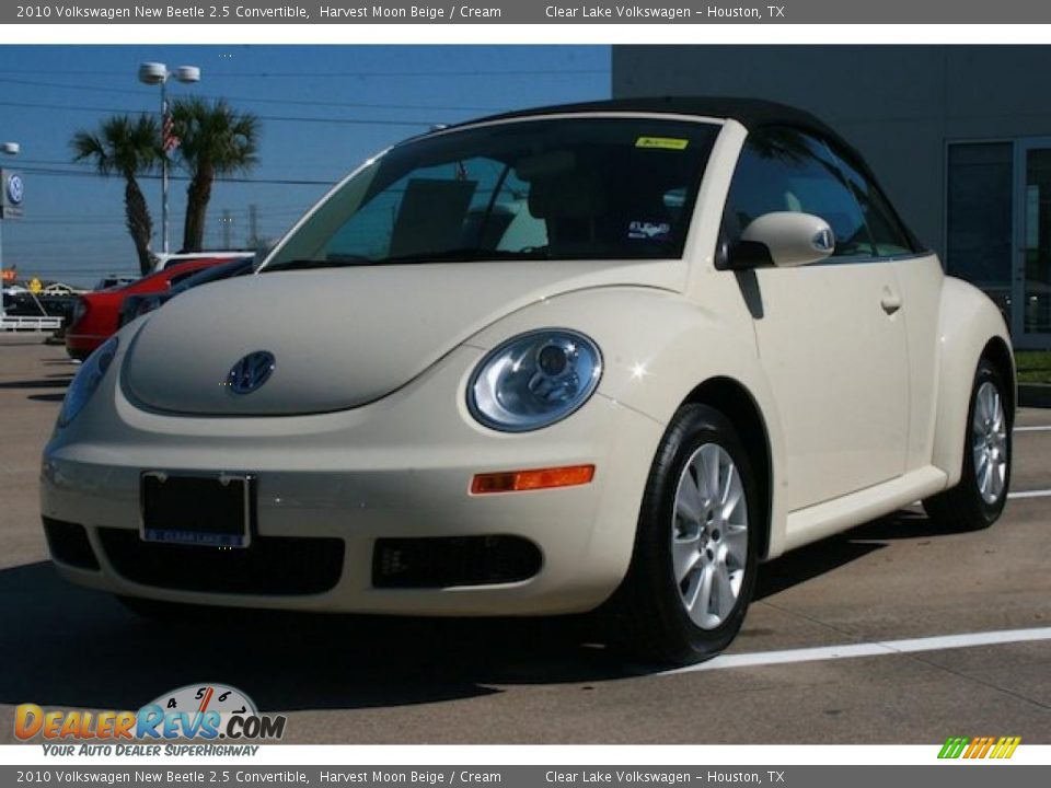 2010 Volkswagen New Beetle 2.5 Convertible Harvest Moon Beige / Cream Photo #3
