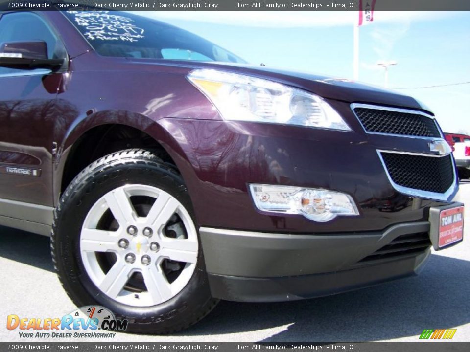 2009 Chevrolet Traverse LT Dark Cherry Metallic / Dark Gray/Light Gray Photo #2