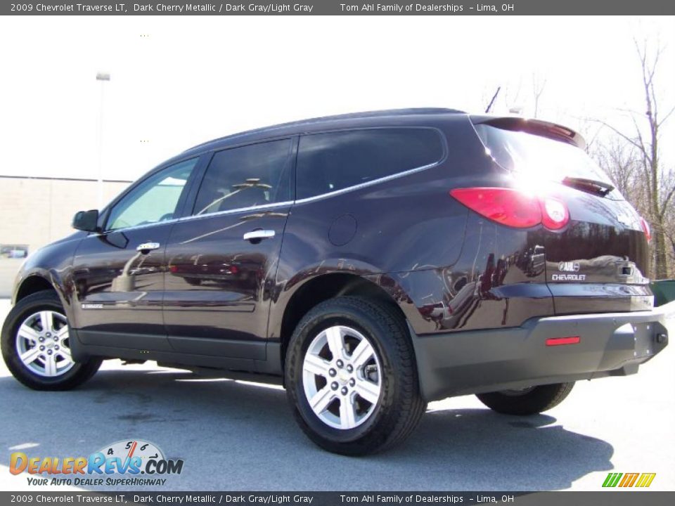 2009 Chevrolet Traverse LT Dark Cherry Metallic / Dark Gray/Light Gray Photo #4