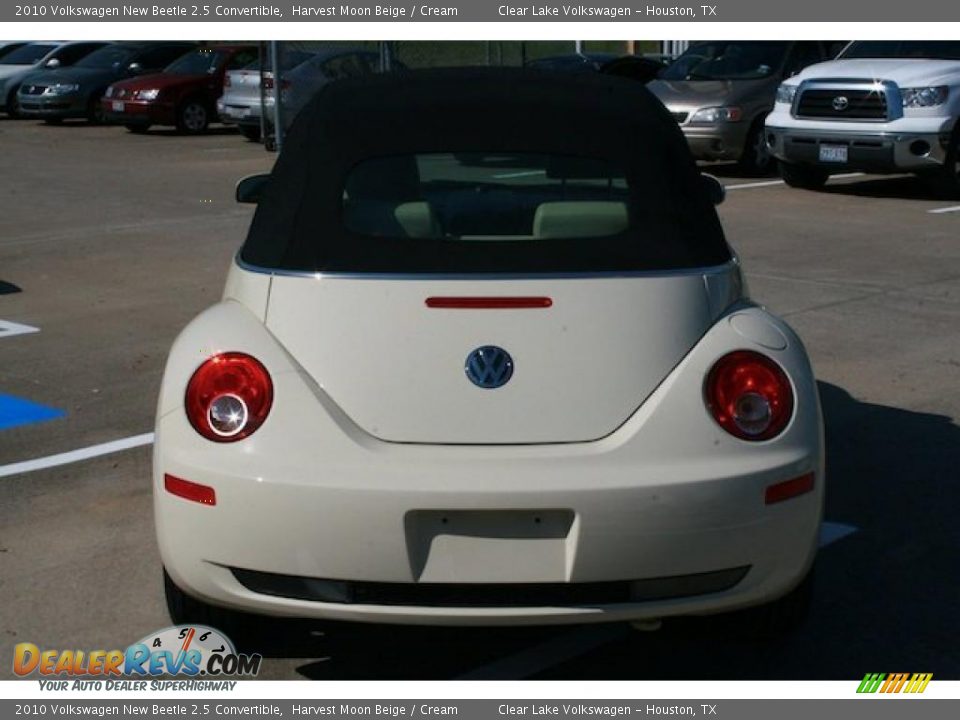 2010 Volkswagen New Beetle 2.5 Convertible Harvest Moon Beige / Cream Photo #8
