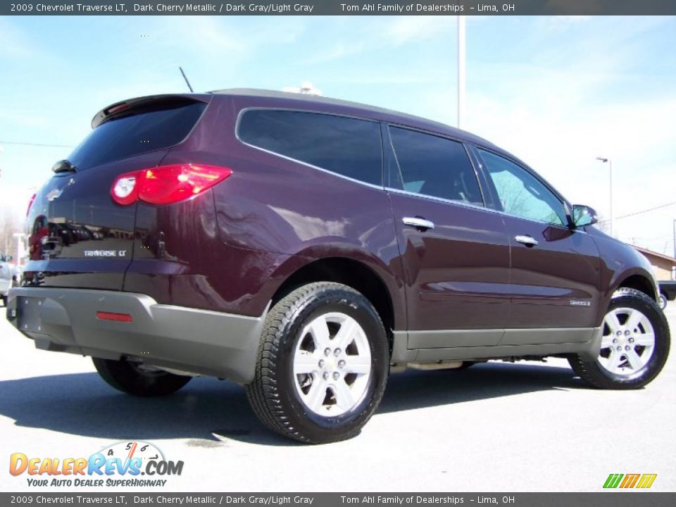 2009 Chevrolet Traverse LT Dark Cherry Metallic / Dark Gray/Light Gray Photo #7