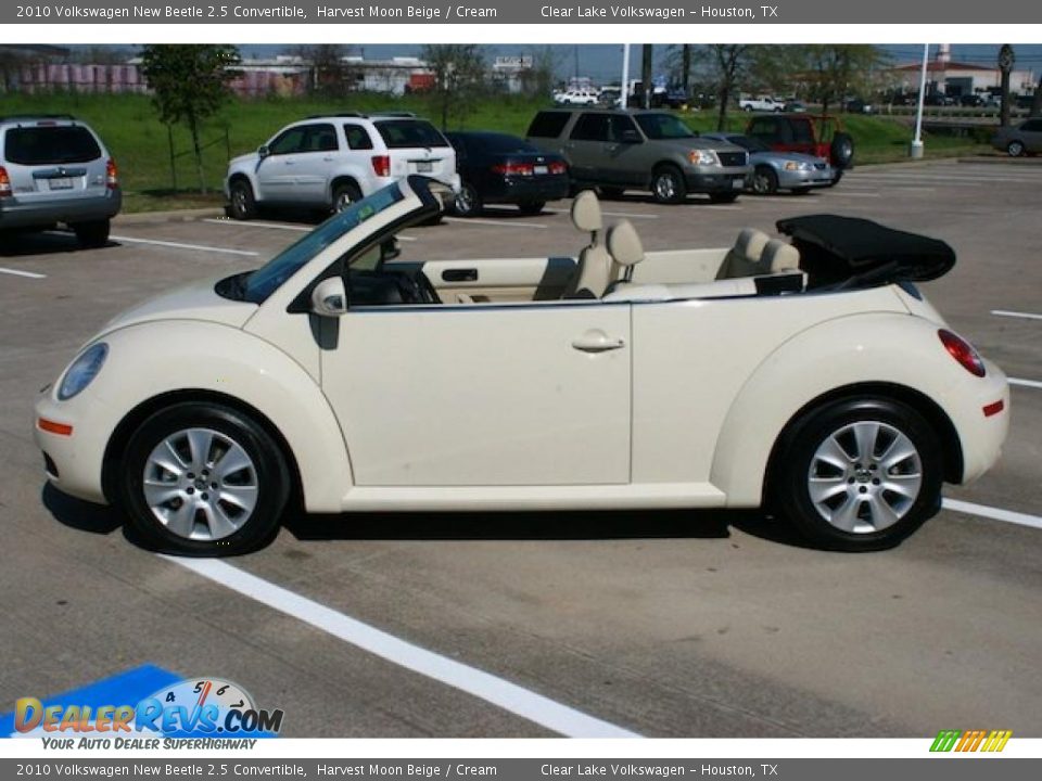 2010 Volkswagen New Beetle 2.5 Convertible Harvest Moon Beige / Cream Photo #12