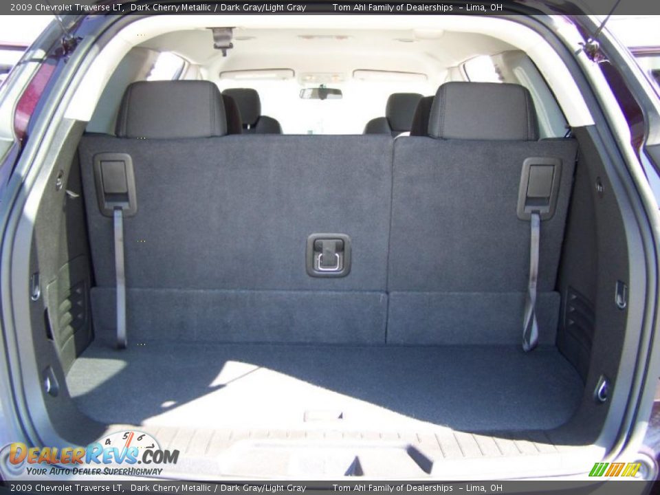 2009 Chevrolet Traverse LT Dark Cherry Metallic / Dark Gray/Light Gray Photo #12