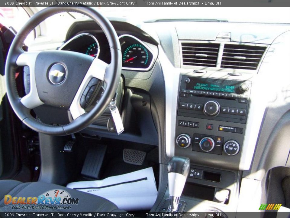 2009 Chevrolet Traverse LT Dark Cherry Metallic / Dark Gray/Light Gray Photo #16