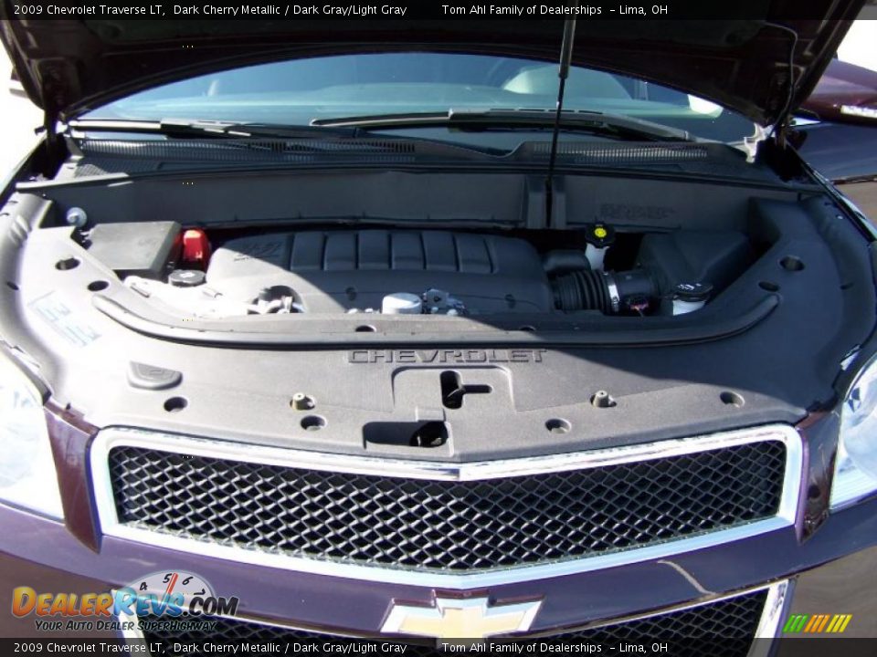 2009 Chevrolet Traverse LT Dark Cherry Metallic / Dark Gray/Light Gray Photo #17