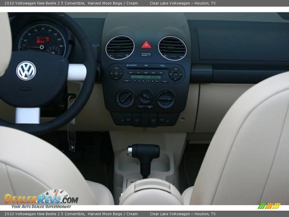 2010 Volkswagen New Beetle 2.5 Convertible Harvest Moon Beige / Cream Photo #22