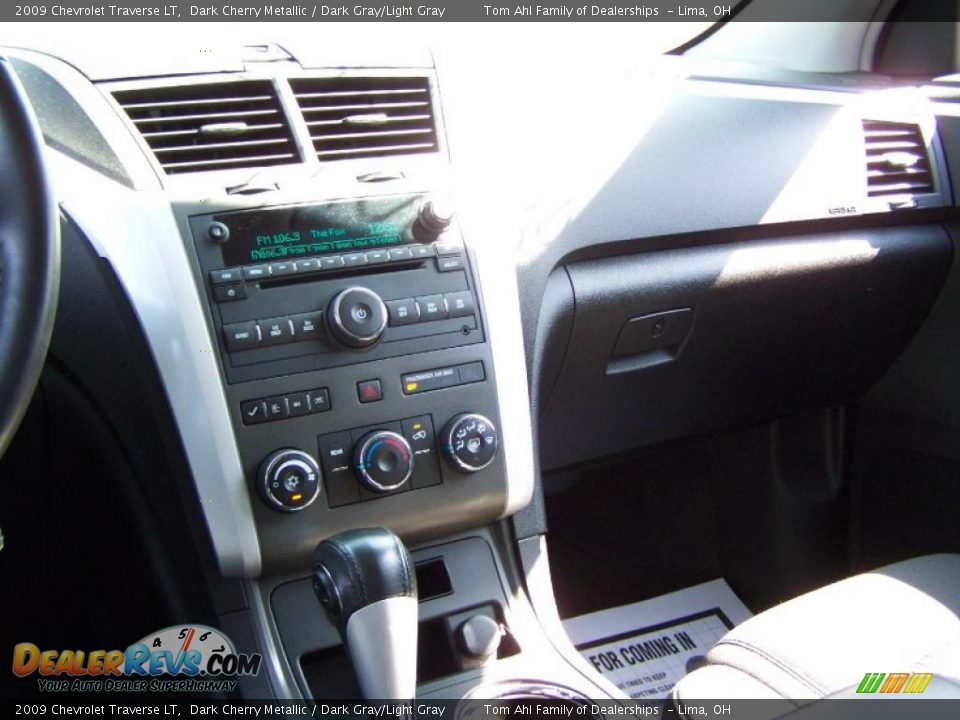 2009 Chevrolet Traverse LT Dark Cherry Metallic / Dark Gray/Light Gray Photo #20
