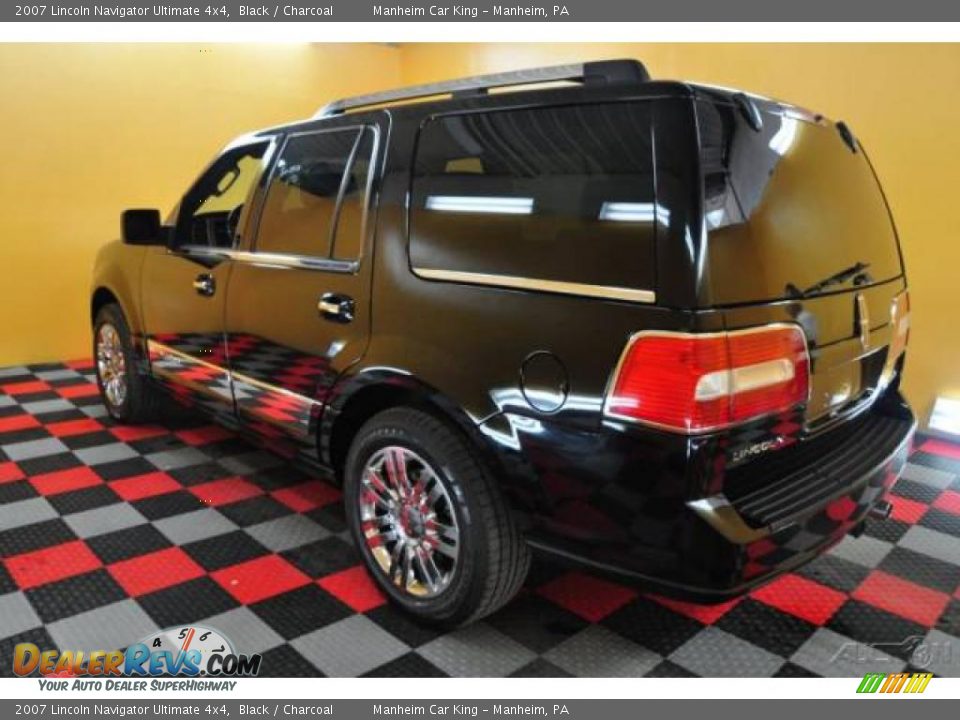 2007 Lincoln Navigator Ultimate 4x4 Black / Charcoal Photo #4