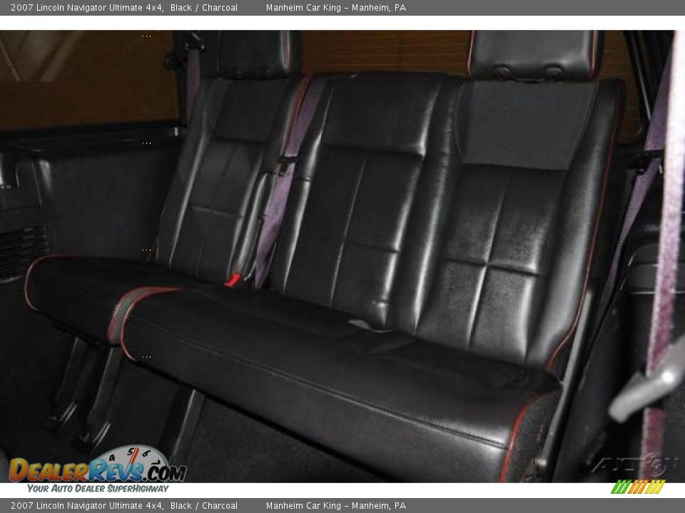 2007 Lincoln Navigator Ultimate 4x4 Black / Charcoal Photo #16