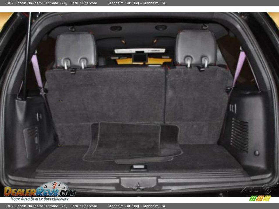 2007 Lincoln Navigator Ultimate 4x4 Black / Charcoal Photo #17