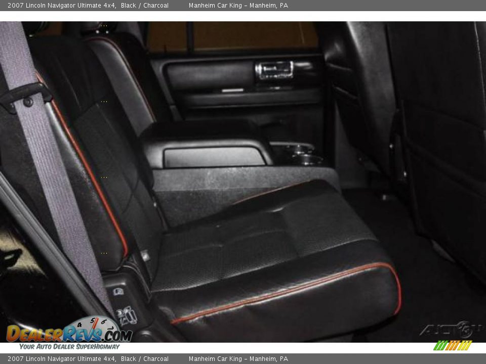 2007 Lincoln Navigator Ultimate 4x4 Black / Charcoal Photo #19