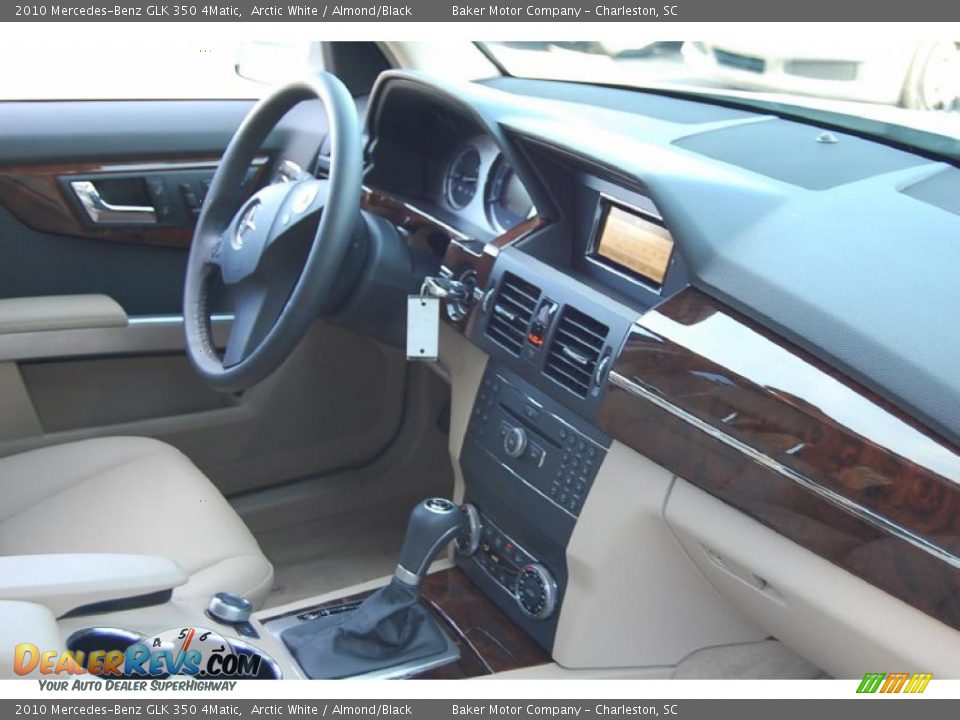 2010 Mercedes-Benz GLK 350 4Matic Arctic White / Almond/Black Photo #11