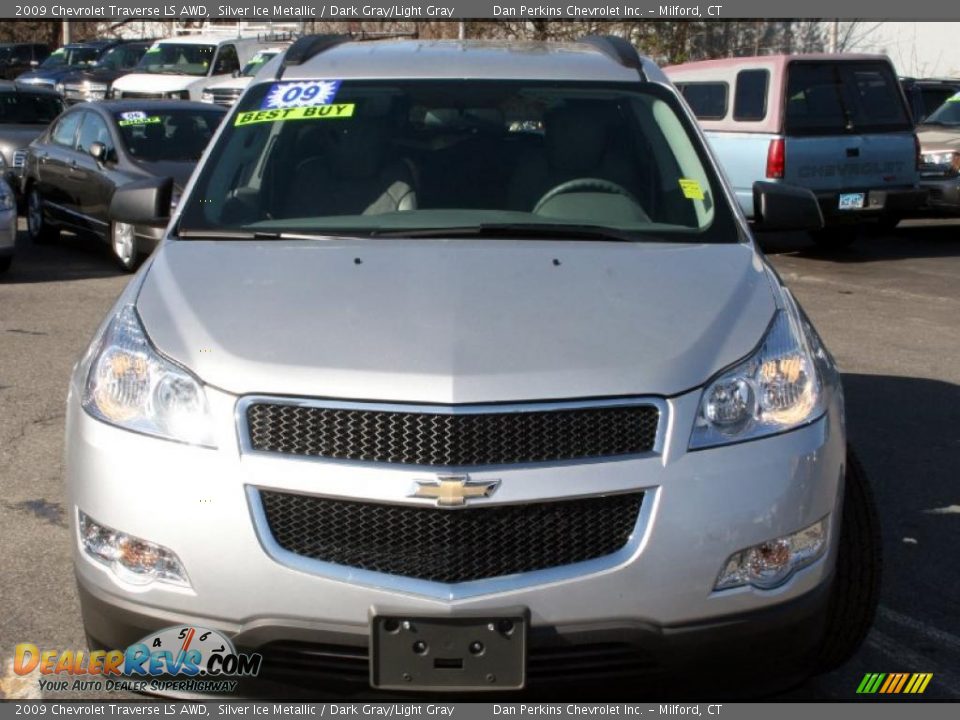 2009 Chevrolet Traverse LS AWD Silver Ice Metallic / Dark Gray/Light Gray Photo #2