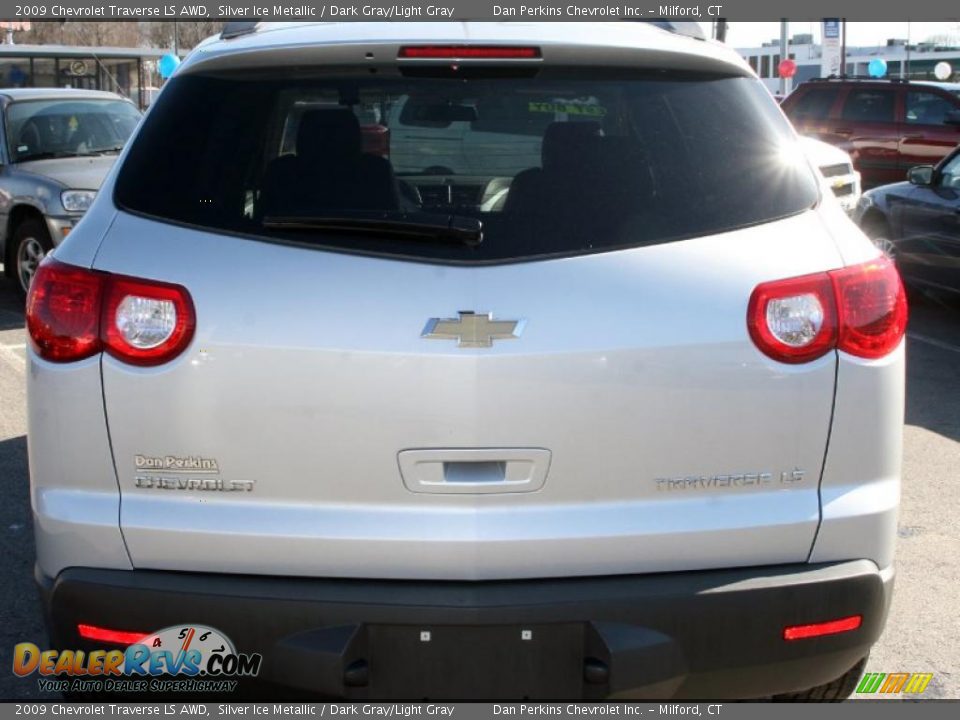 2009 Chevrolet Traverse LS AWD Silver Ice Metallic / Dark Gray/Light Gray Photo #6