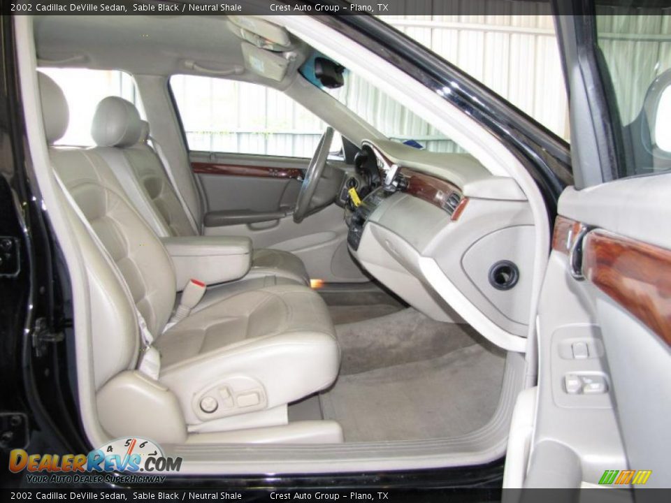 2002 Cadillac DeVille Sedan Sable Black / Neutral Shale Photo #9