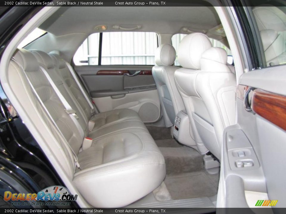 2002 Cadillac DeVille Sedan Sable Black / Neutral Shale Photo #10