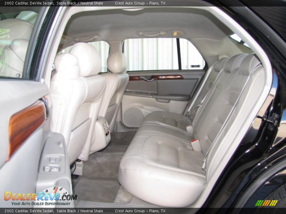 2002 Cadillac DeVille Sedan Sable Black / Neutral Shale Photo #11