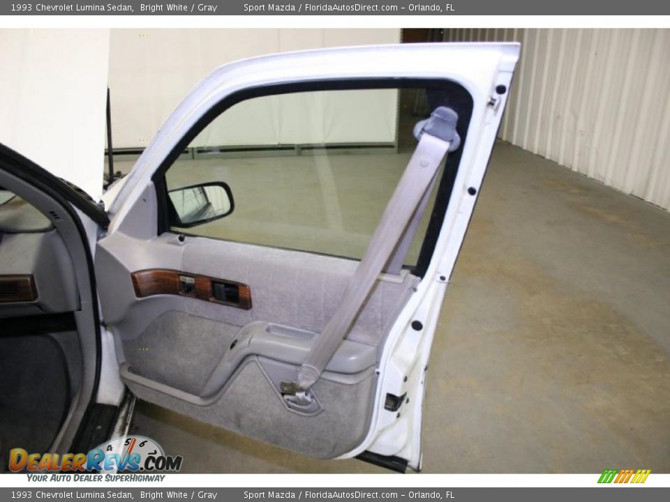 1993 Chevrolet Lumina Sedan Bright White / Gray Photo #20