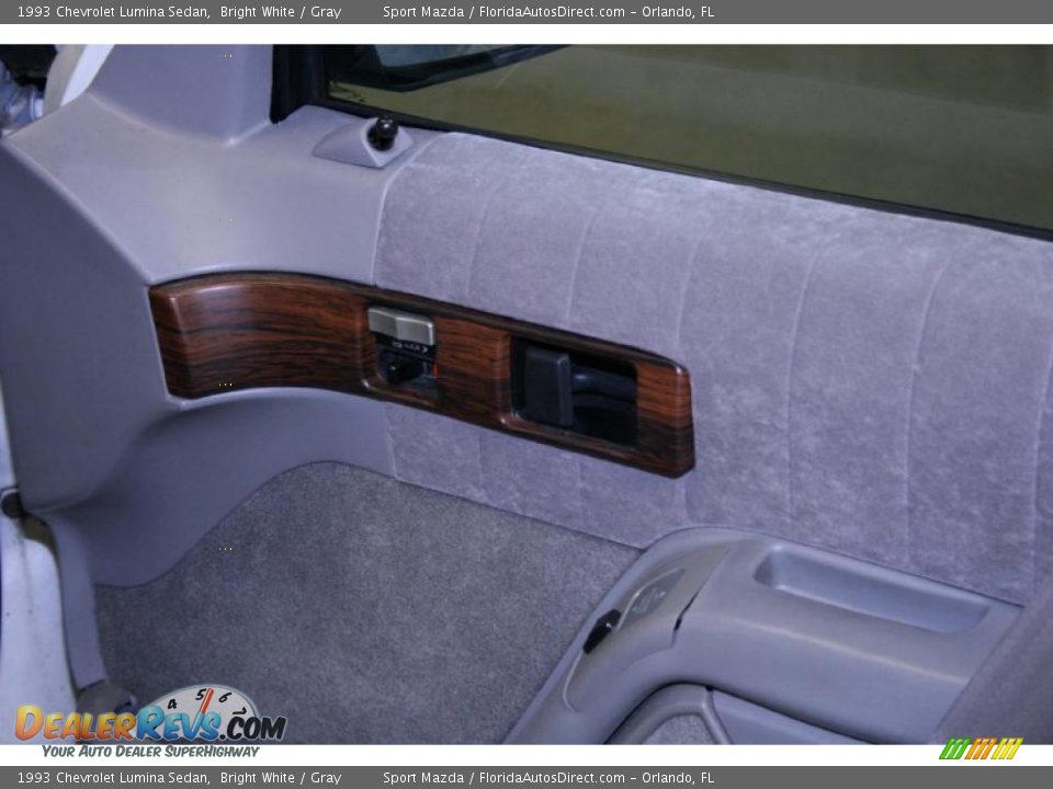 1993 Chevrolet Lumina Sedan Bright White / Gray Photo #21