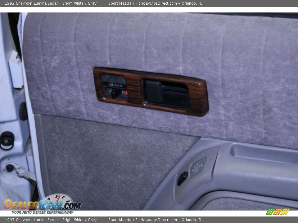 1993 Chevrolet Lumina Sedan Bright White / Gray Photo #23