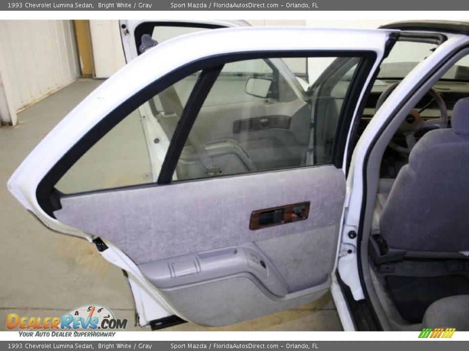 1993 Chevrolet Lumina Sedan Bright White / Gray Photo #24