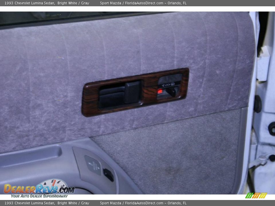 1993 Chevrolet Lumina Sedan Bright White / Gray Photo #25