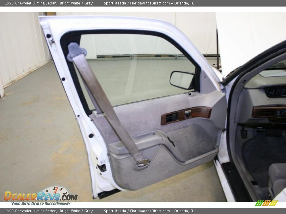1993 Chevrolet Lumina Sedan Bright White / Gray Photo #26