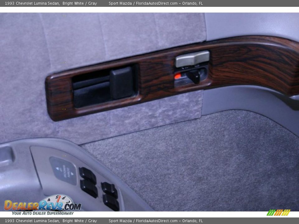 1993 Chevrolet Lumina Sedan Bright White / Gray Photo #27