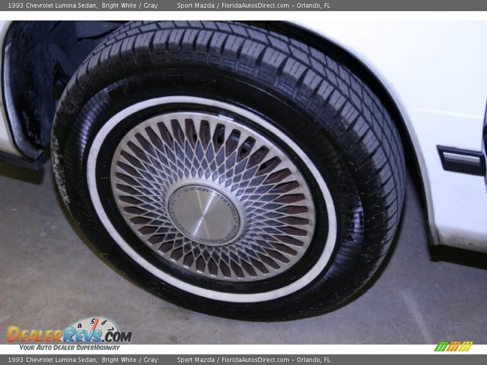 1993 Chevrolet Lumina Sedan Bright White / Gray Photo #28