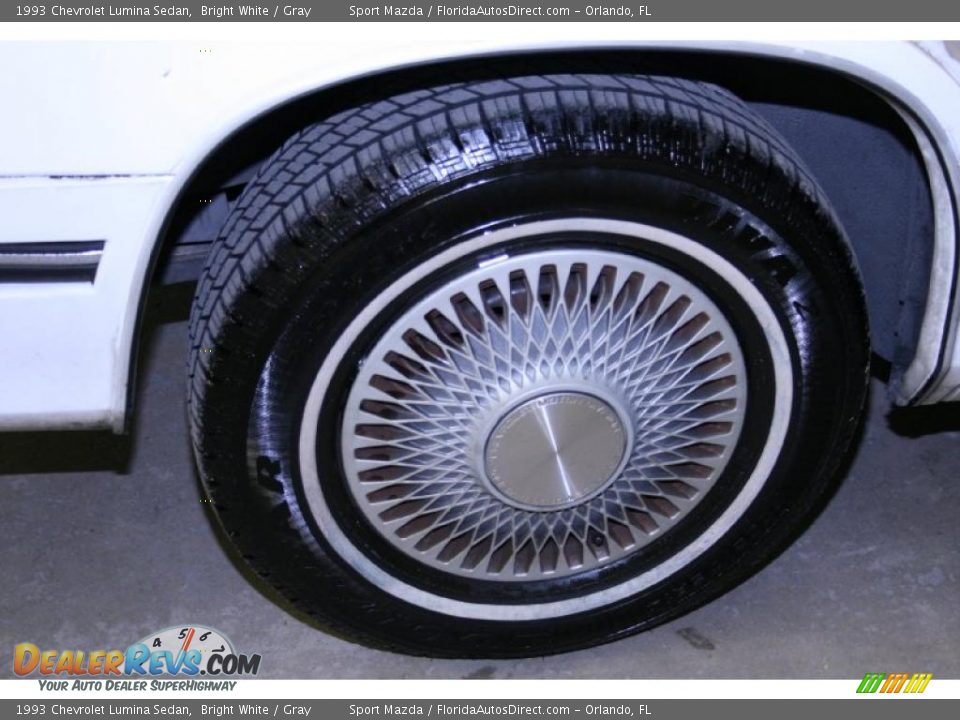 1993 Chevrolet Lumina Sedan Bright White / Gray Photo #30