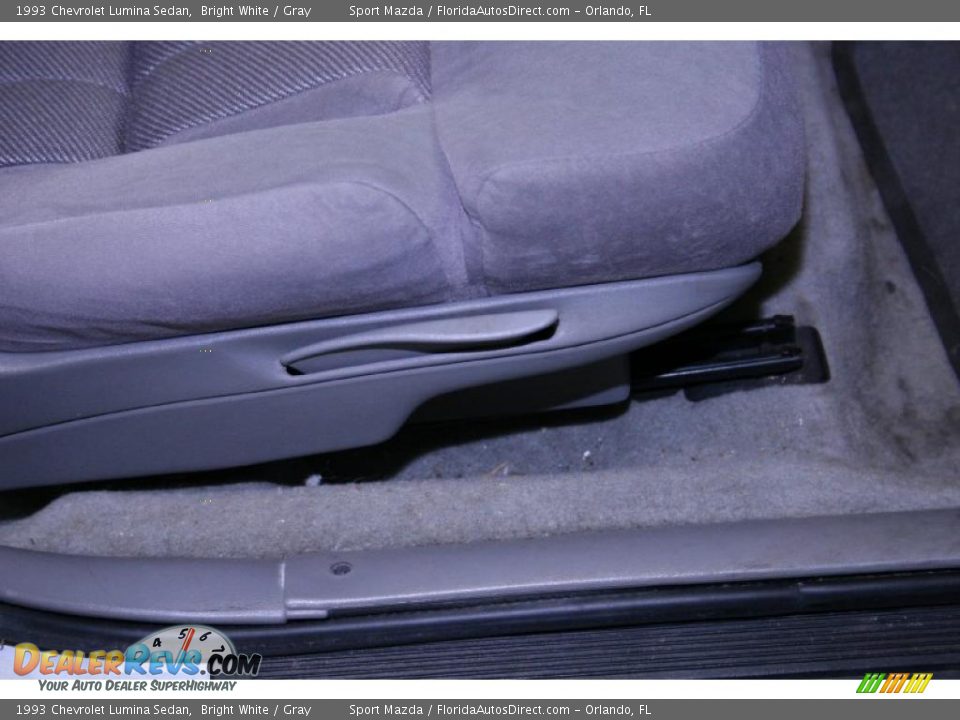 1993 Chevrolet Lumina Sedan Bright White / Gray Photo #33