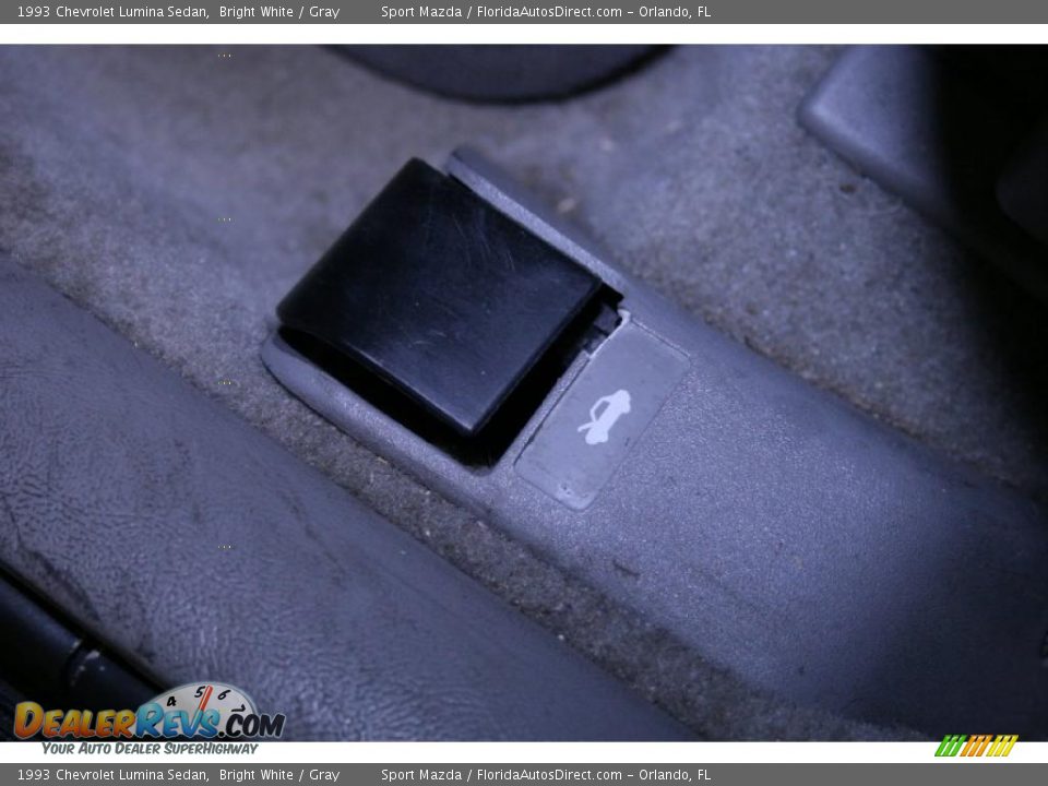1993 Chevrolet Lumina Sedan Bright White / Gray Photo #35